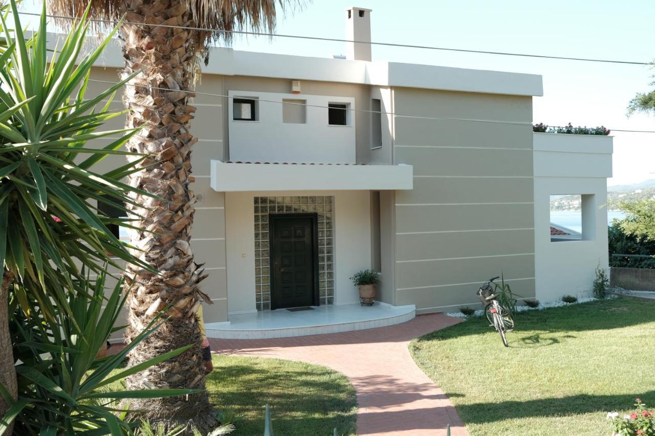 Crystal Bay Apartment Palaiontsiflikion Exterior photo