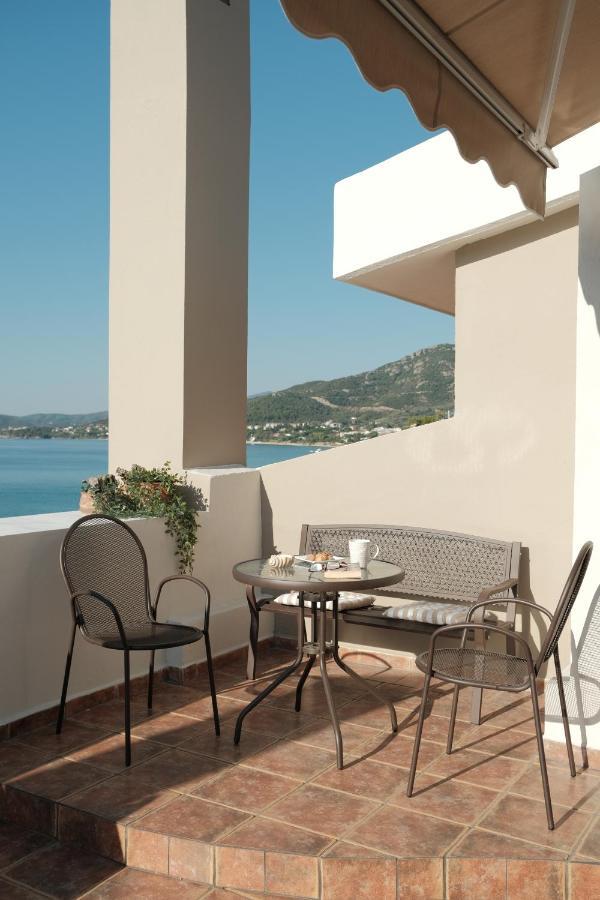 Crystal Bay Apartment Palaiontsiflikion Exterior photo